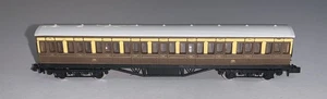 Entrenador suburbano compuesto Graham Farish (604) en librea de chocolate y crema GWR - Imagen 1 de 2
