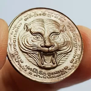 Talismán Tigre Yant LP Huan Buda Tailandés Amuleto Medalla de Cobre Fuerza Potente - Imagen 1 de 5