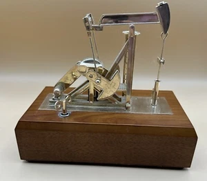 Caja de música vintage con bomba de aceite crudo autómata bomba dorada con estuche de madera - Imagen 1 de 5