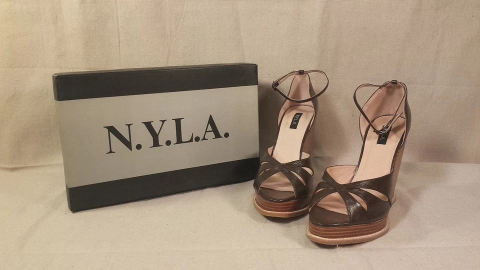 Cuñas peep-toe de cuero marrón NYLA "Yuki" - talla 10 Foto 1 de 4