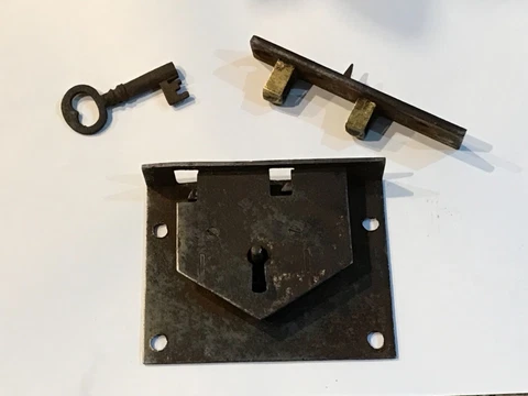 Coffer’s working lock keep and key Cover