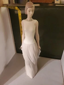 Lladro "Cocktail Party" #6655 Frau im Abendkleid Porzellan - 15,5" - ohne Karton - Bild 1 von 12