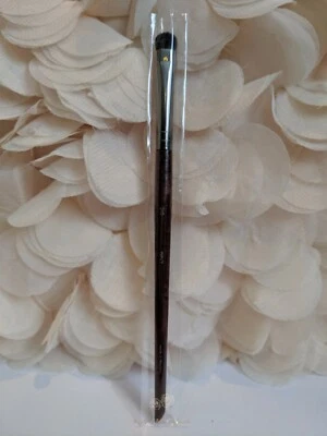 Make Up For Ever #210 Small Round Shader Brush - Image 1 of 2