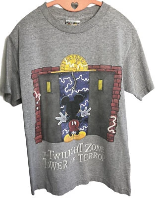 Camiseta Gris RARA De Colección Walt Disney Mickey Mouse Twilight Zone Torre del Terror Foto 1 de 4