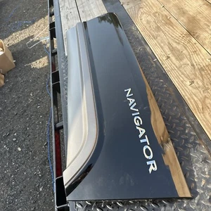 New OEM 2003-2006 Lincoln Navigator Body Moulding Molding Panel Assembly Red - Picture 1 of 7