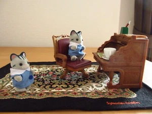 Sylvanian Families Urban Bureau Desk A-19 RARE Vtg & Gryish Cat Babies w/uniform - Picture 1 of 24