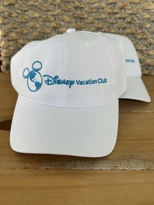 2 gorras de béisbol ajustables blancas/azules para miembros de Disney Vacation Club DVC - Imagen 1 de 7