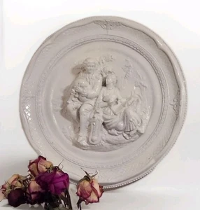 20th Century Plaster Cast Wall Hanging Depicting a Classical Couple - Picture 1 of 5