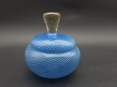 Precioso cuenco de baratija vintage de cristal de Murano azul con tapa de filigrana Foto 1 de 4