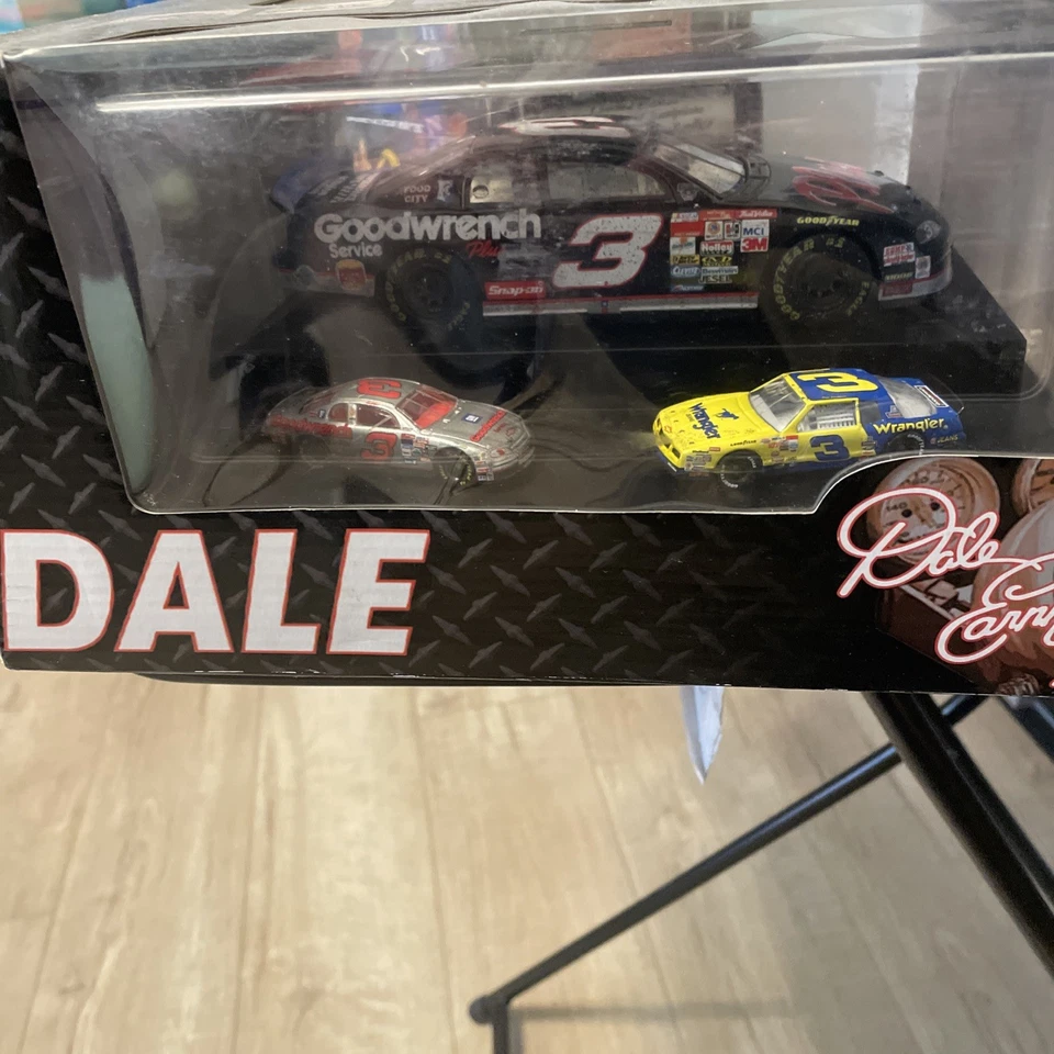 JUEGO DE 3 COCHES ANIVERSARIO DALE WONHARDT Artículo Nuevo De Acción Foto 1 de 3