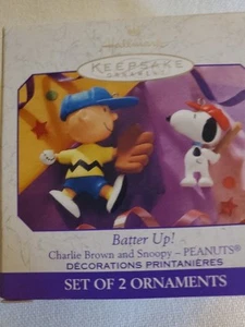 Hallmark 1999 Keepsake Ornament Batter Up Charlie Brown e Snoopy con scatola - Foto 1 di 1