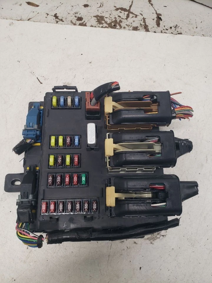 Chasis ECM multifunción compatible con 05-07 QUINIENTOS 1440168 Foto 1 de 4