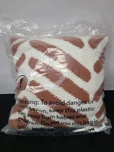 Sunday Citizen Snug Throw Pillow 20 X 20 Sienna Off White New - Picture 1 of 3