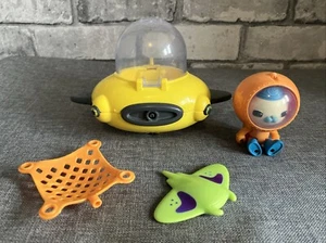 Octonauts Gup D with Captain Barnacles and Stingray - Picture 1 of 6