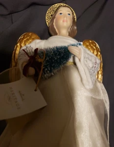 Hallmark Heritage 19" Christmas Angel in White 2018 - Picture 1 of 4