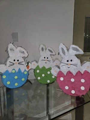 piñata cono de pascua colorido  Foto 1 de 4