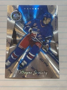 Wayne Gretzky~1997-98 Platinum TOTALMENTE CERTIFICATO BLU 1267/3099~COME NUOVO - Foto 1 di 2