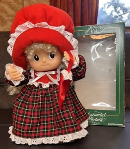 Motion-ettes of Christmas 12" Small Fry Girl kariertes Kleid animiertes Musical 1994 - Bild 1 von 7