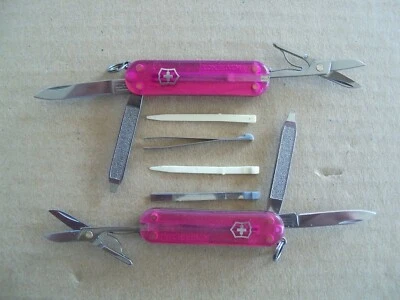 批量 2 件 Victorinox 经典 SD 瑞士军刀 - 半透明粉色 - 非常好 — 第 1/3 张图片