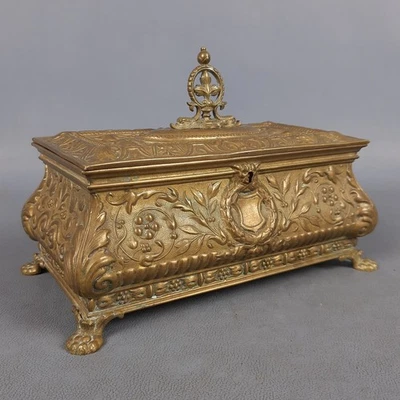 Antico Cofanetto Scatola Ottone Sbalzato Neorinascimentale Zampe Leone XIX Sec. - Immagine 1 di 4