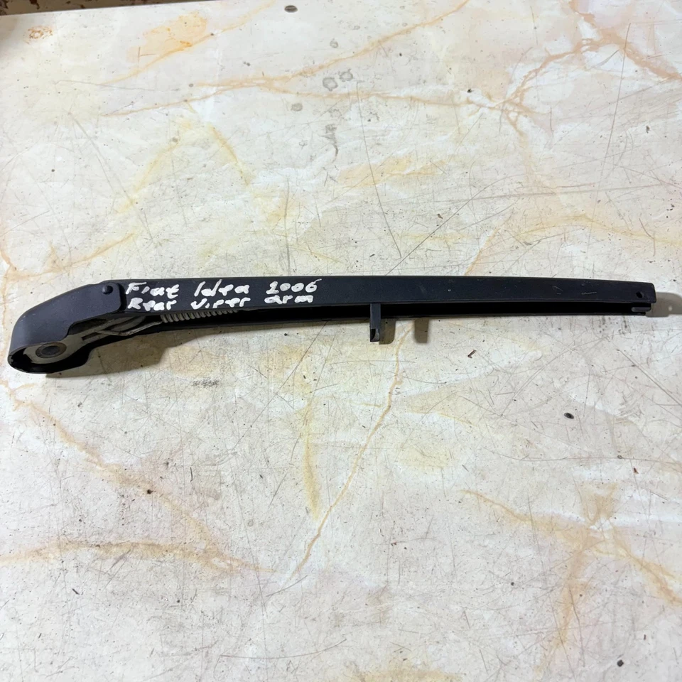 Brazo limpiaparabrisas trasero Fiat Idea 2006 Foto 1 de 4