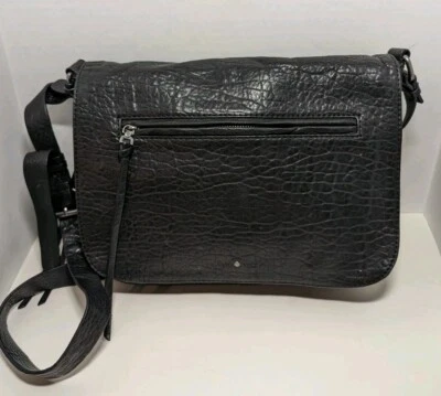 Bolso de mano Treasure Bond grueso de cuero negro con solapa 14w 10t 4d Foto 1 de 4