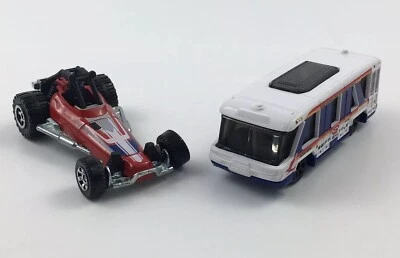 火柴盒汽车套装 2 2006 年红沙丘越野车 2015 年 Swift Shuttle 巴士 — 第 1/4 张图片