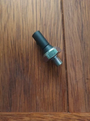 Oil Pressure Sensor For Audi A4 2.0l and many models in VW/ AUDI group,  - Image 1 of 3
