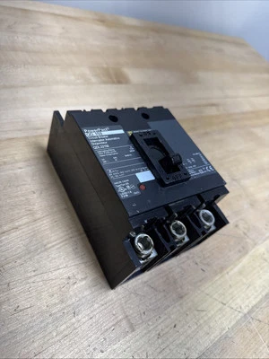 SQUARE D QDL32150 QDL 3 POLE 150 AMP 240V CIRCUIT BREAKER POWERPACT - Image 1 of 4