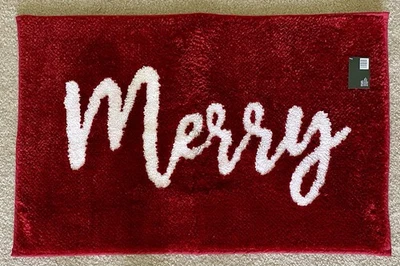 НОВЫЙ! Красно-белый нескользящий коврик для ванной 20 x 30 дюймов MERRY Christmas от Robert Stanley - Изображение 1 из 3