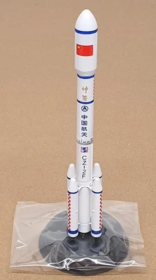 Dragon 1/400 Scale 56400 - CZ-2F-T1 Chinese Space Rocket  - Image 1 of 4
