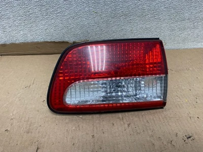 Luz trasera interior lateral derecha Toyota Sienna 2001-2003 OEM U8294 DW Foto 1 de 4