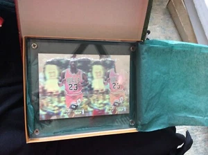 Michael Jordan Upperdeck authentische Erinnerungsstücke ungeschnitten 1991/92 Hologramm MVP-Karte ( - Bild 1 von 5