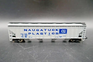 N Scale AHM Austria 4-Bay Covered Hopper Naugatuck Plastics 4446I - Picture 1 of 6