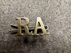 WW1-WW2 Periode Royal Artillery RA Messing Schulter Titel, Hex Lugs - Bild 1 von 2