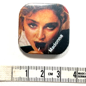 Vintage 80s Madonna Pin's Collector Badge Concert Fan - Picture 1 of 2