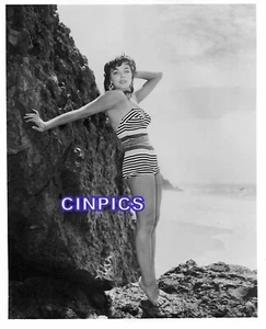 JOAN COLLINS-LEG ART BEAUTIFUL COPY 8X10 & NEGATIVE-BATHING SUIT ON BEACH - Picture 1 of 3
