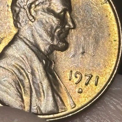 1971 D Penny With A Die Clash Of Columns Above The Date. Weighs 3.08 Grams. - Image 1 of 4