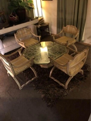 Mesa de centro estilo provincial francés vintage con sillas Foto 1 de 4