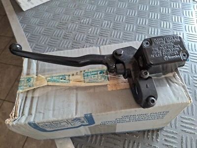 CM070704 POMPA FRENI POSTERIORE CON LEVA LATO SX PIAGGIO X9 (PRIMA SERIE) - Immagine 1 di 4