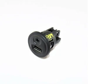 96645227XT Citroen C4 Peugeot 208 Genuine Interior USB AUX 9664795227 - Picture 1 of 4