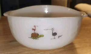 Ancoraggio vintage Fire King vetro bianco latte B.C. Ciotola fumetto dinosauro - Foto 1 di 7