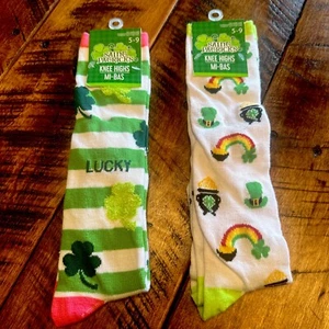 St Patrick's Day Lucky Knee High Socks 2 Pair NWT NEW Women5-9 FUN SHAMROCK - Picture 1 of 2