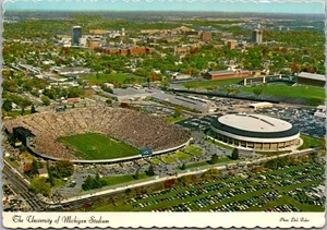 Postal de Ann Arbor Michigan Stadium Campus vista de pájaro vista campus - Imagen 1 de 2