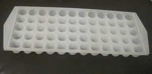 Bandeja para cubitos de hielo hace 60 cubitos pequeños en forma de dedal ideal para botellas de agua - Imagen 1 de 7