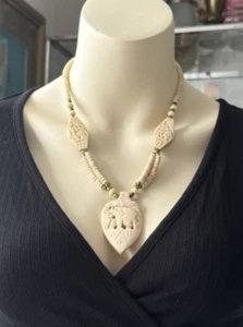 Cadena de cuerno con colgante de elefante tallado grande ¡diseño de pierna vintage! - Imagen 1 de 22