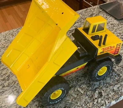 Camión de volteo Tonka turbo diésel amarillo acero prensado XMB-975 juguete de metal de colección Foto 1 de 4