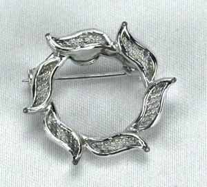 Vintage Gerry's Silver Tone Leaf Wreath 1" Inch Brooch - Picture 1 of 3