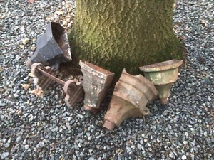 VINTAGE RECLAIMED CAST IRON DRAIN HOPPERS X 3 GARDEN PLANTERS GOOD CONDITION - Picture 1 of 2