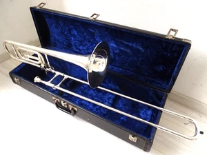 Trombón tenor plateado medallista Reynolds Abilene Texas EE. UU. con maleta - Imagen 1 de 6